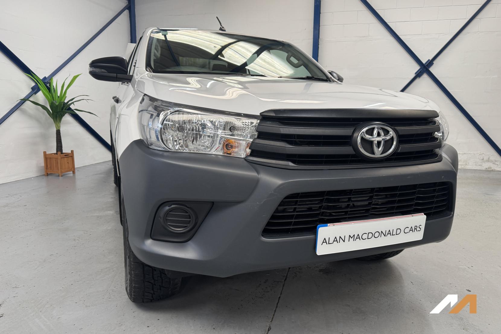 Toyota Hilux 2.4 D-4D Active Pickup Double Cab 4dr Diesel Manual 4WD Euro 6 (s/s) (150 ps)