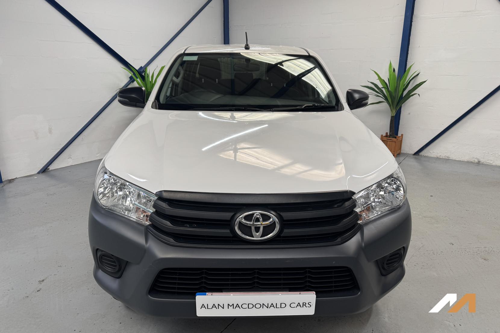 Toyota Hilux 2.4 D-4D Active Pickup Double Cab 4dr Diesel Manual 4WD Euro 6 (s/s) (150 ps)