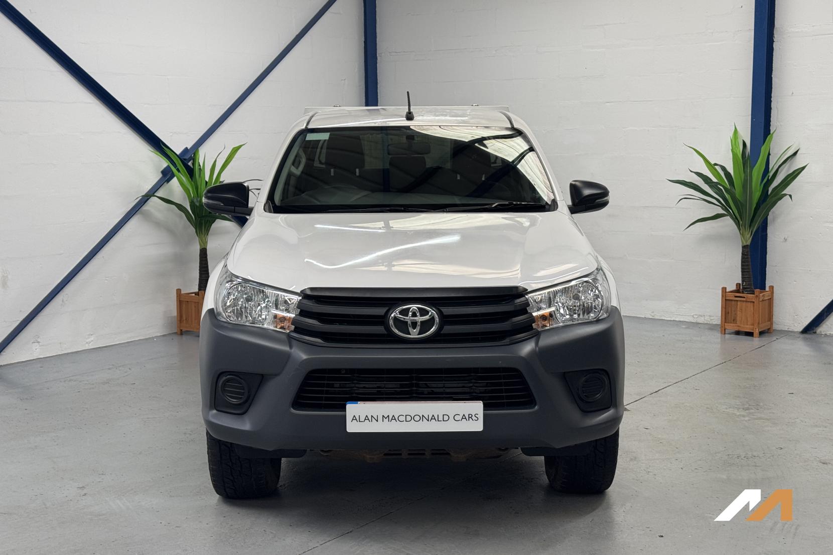 Toyota Hilux 2.4 D-4D Active Pickup Double Cab 4dr Diesel Manual 4WD Euro 6 (s/s) (150 ps)