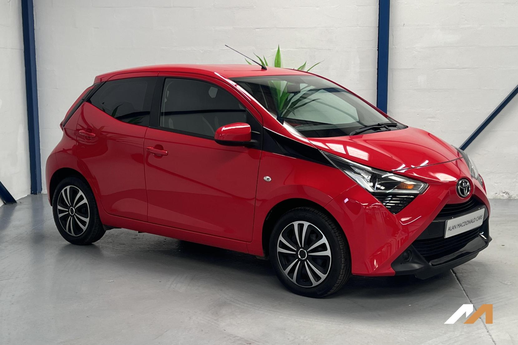 Toyota AYGO 1.0 VVT-i x-play Hatchback 5dr Petrol Manual Euro 6 (71 ps)