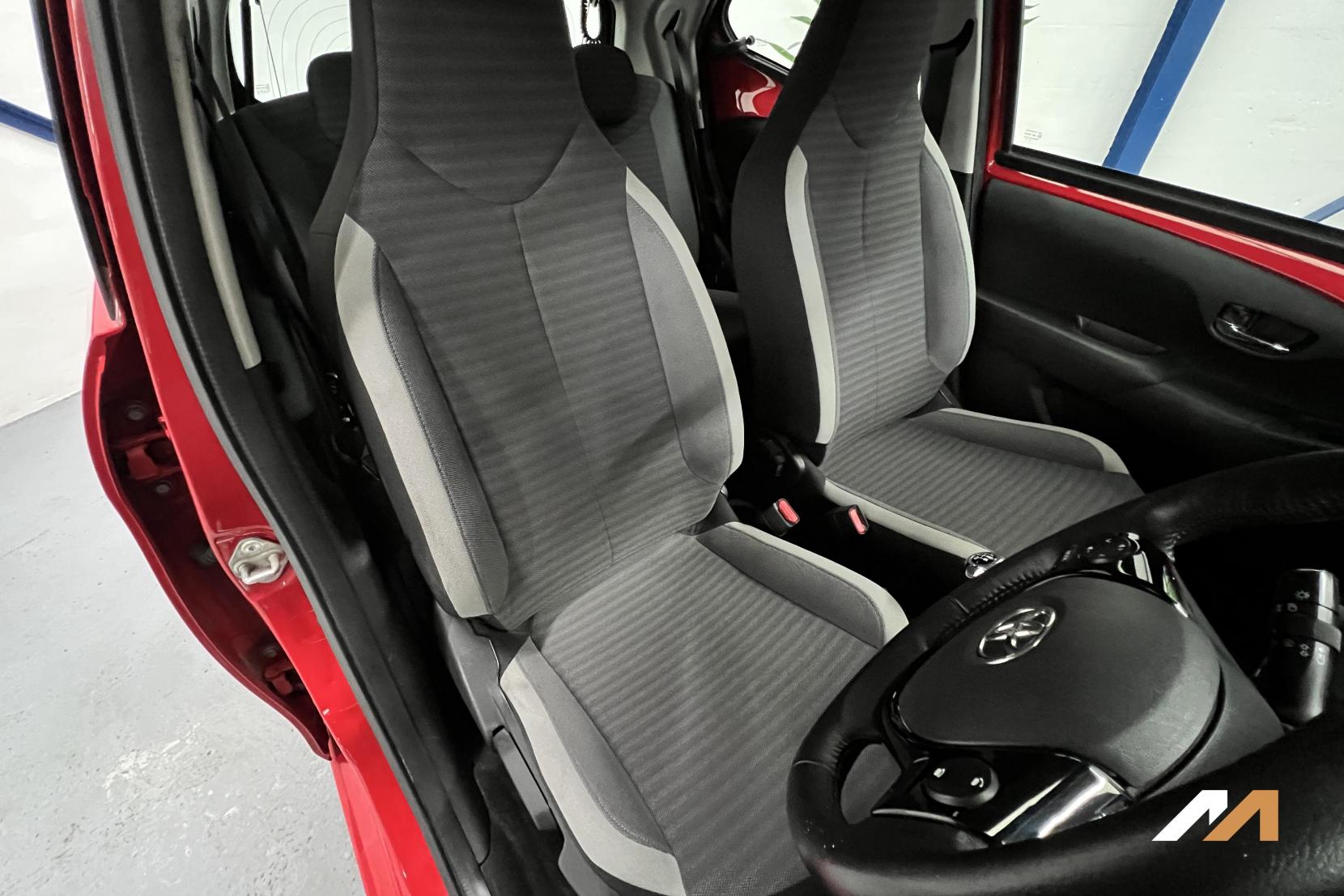 Toyota AYGO 1.0 VVT-i x-play Hatchback 5dr Petrol Manual Euro 6 (71 ps)