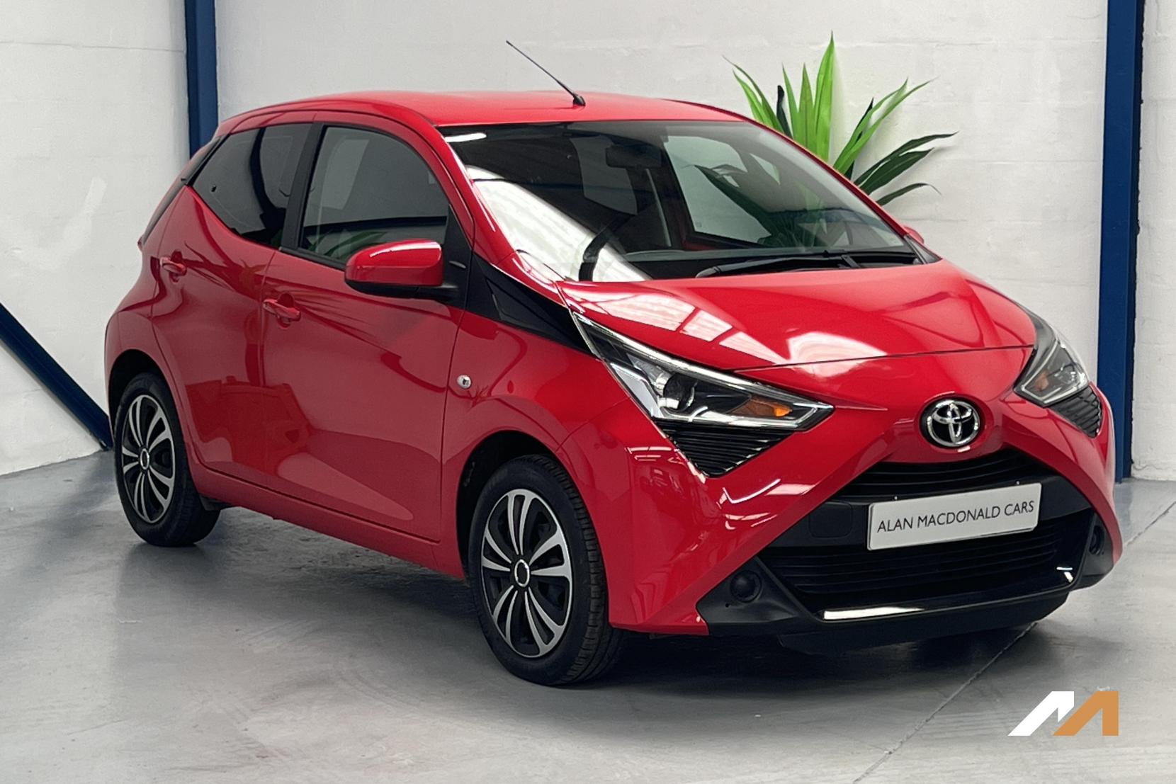 Toyota AYGO 1.0 VVT-i x-play Hatchback 5dr Petrol Manual Euro 6 (71 ps)