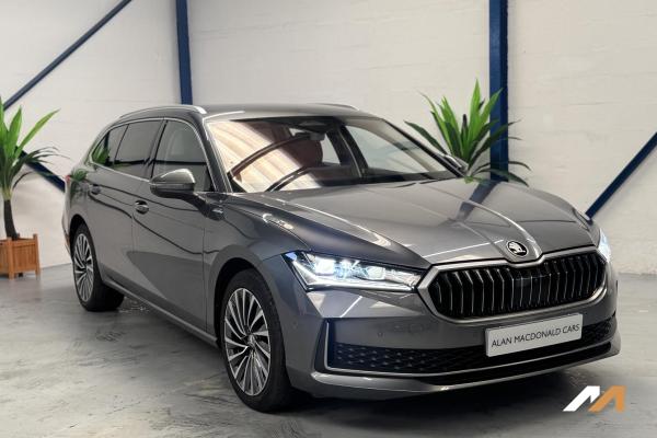 Skoda Superb 2.0 TDI Laurin & Klement Estate 5dr Diesel DSG 4WD Euro 6 (s/s) (193 ps)