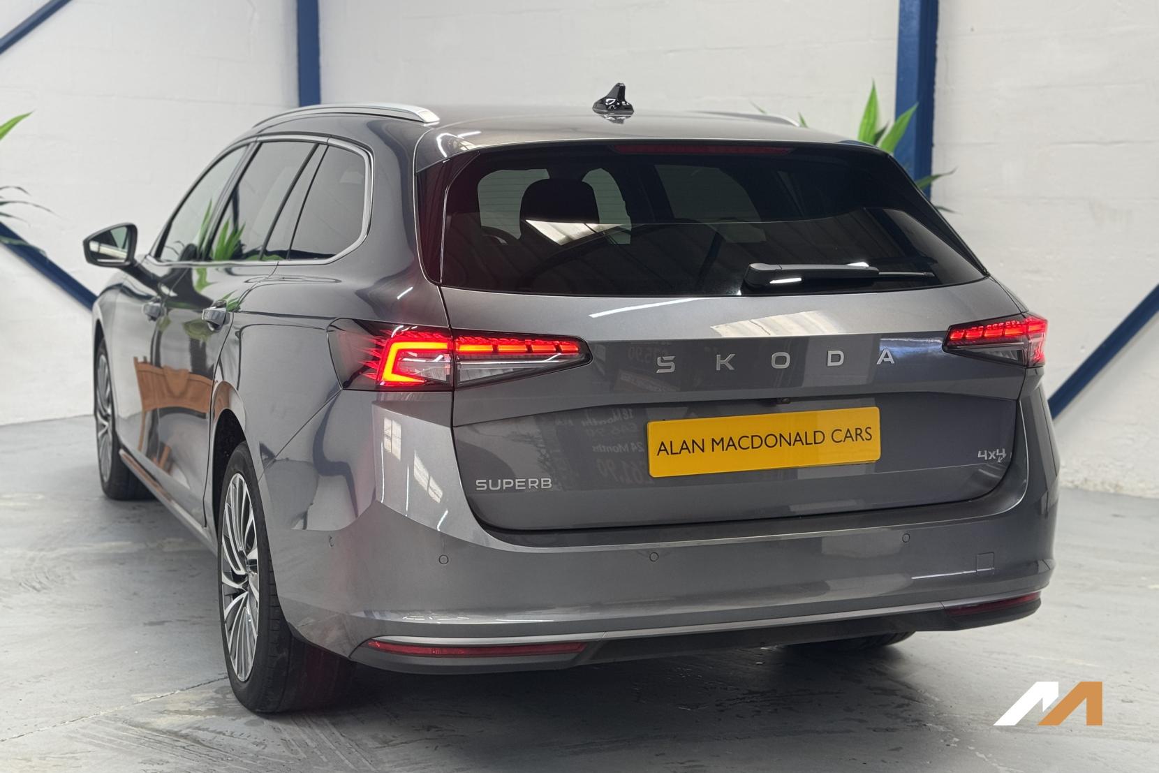 Skoda Superb 2.0 TDI Laurin & Klement Estate 5dr Diesel DSG 4WD Euro 6 (s/s) (193 ps)