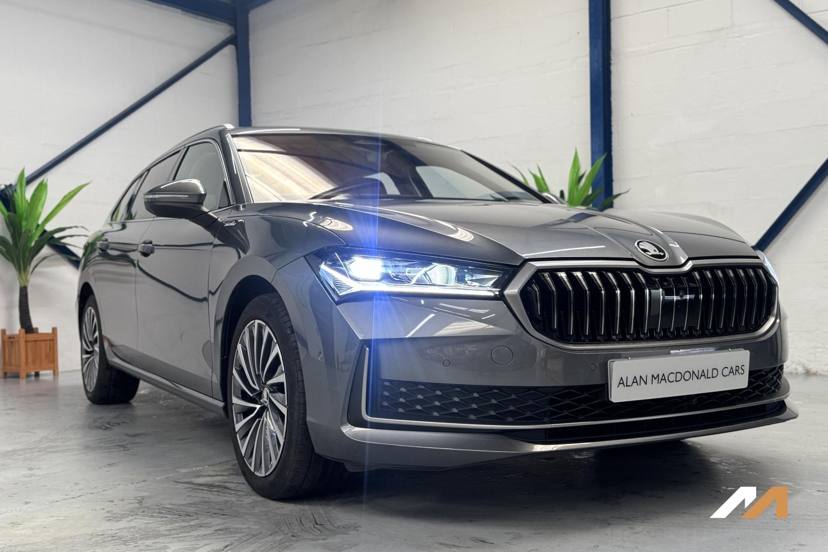 Skoda Superb 2.0 TDI Laurin & Klement Estate 5dr Diesel DSG 4WD Euro 6 (s/s) (193 ps)