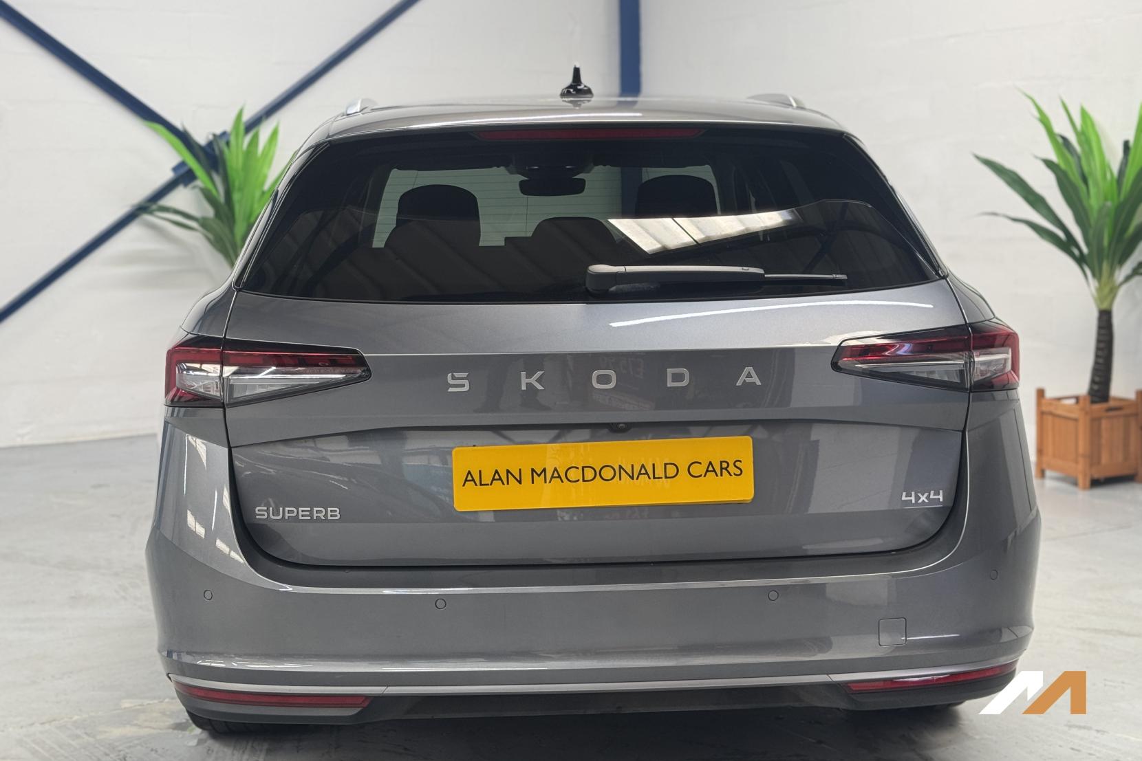 Skoda Superb 2.0 TDI Laurin & Klement Estate 5dr Diesel DSG 4WD Euro 6 (s/s) (193 ps)