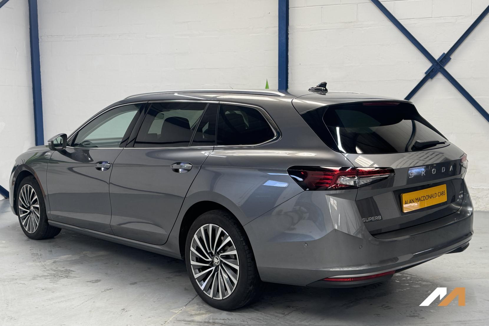 Skoda Superb 2.0 TDI Laurin & Klement Estate 5dr Diesel DSG 4WD Euro 6 (s/s) (193 ps)
