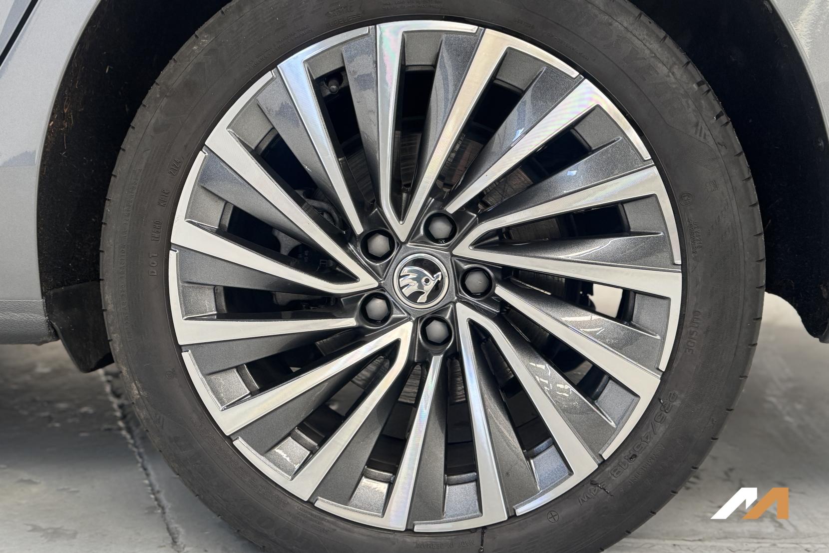 Skoda Superb 2.0 TDI Laurin & Klement Estate 5dr Diesel DSG 4WD Euro 6 (s/s) (193 ps)