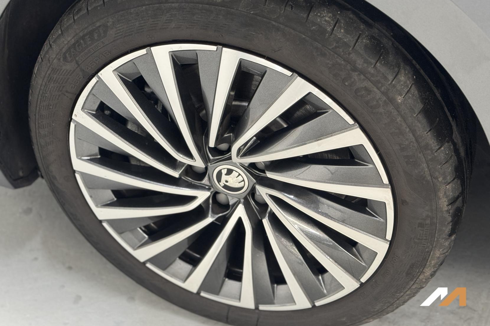 Skoda Superb 2.0 TDI Laurin & Klement Estate 5dr Diesel DSG 4WD Euro 6 (s/s) (193 ps)