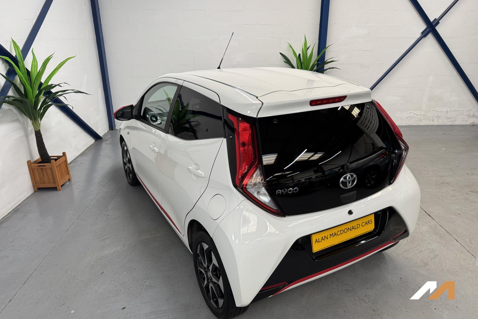 Toyota AYGO 1.0 VVT-i x-trend Hatchback 5dr Petrol Manual Euro 6 (Safety Sense) (71 ps)