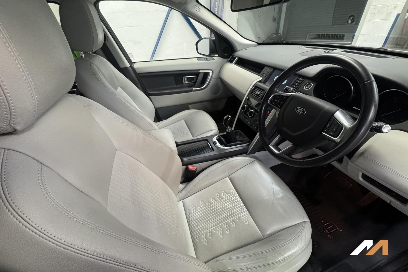 Land Rover Discovery Sport 2.0 TD4 SE Tech SUV 5dr Diesel Manual 4WD Euro 6 (s/s) (180 ps)