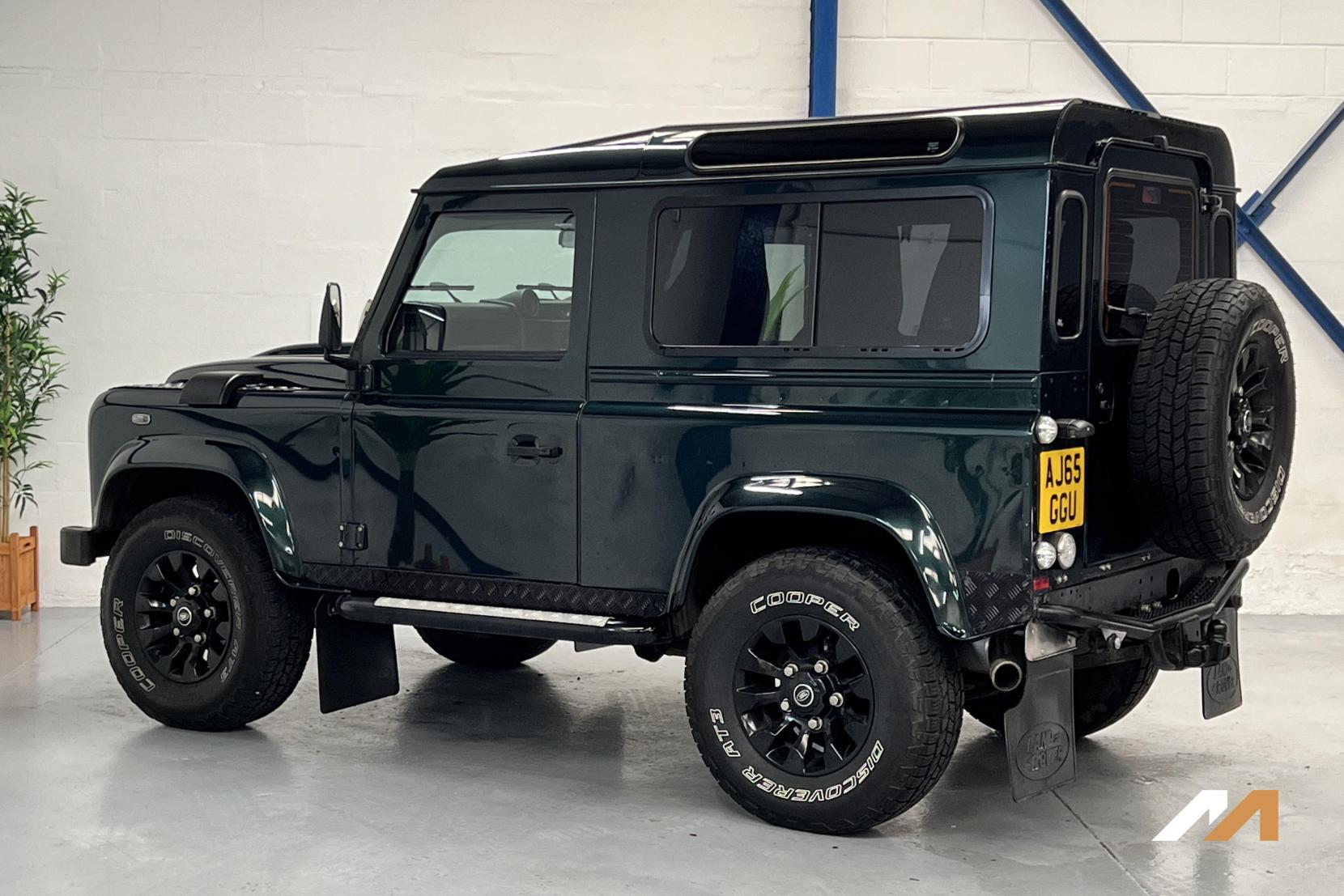 Land Rover Defender 90 2.2 TDCi XS Station Wagon 3dr Diesel Manual 4WD Euro 5 (122 ps)