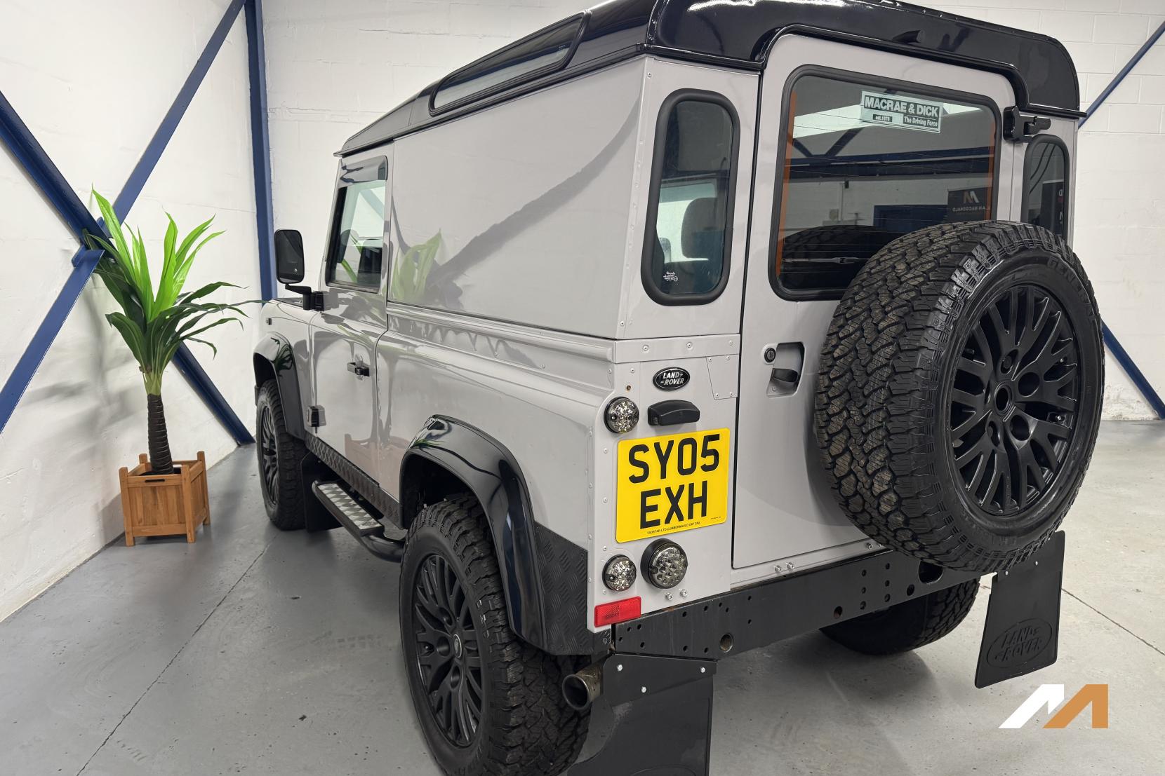 Land Rover Defender 90 2.5 TD5 County Hard Top SUV 3dr Diesel Manual SWB (282 g/km, 120 bhp)