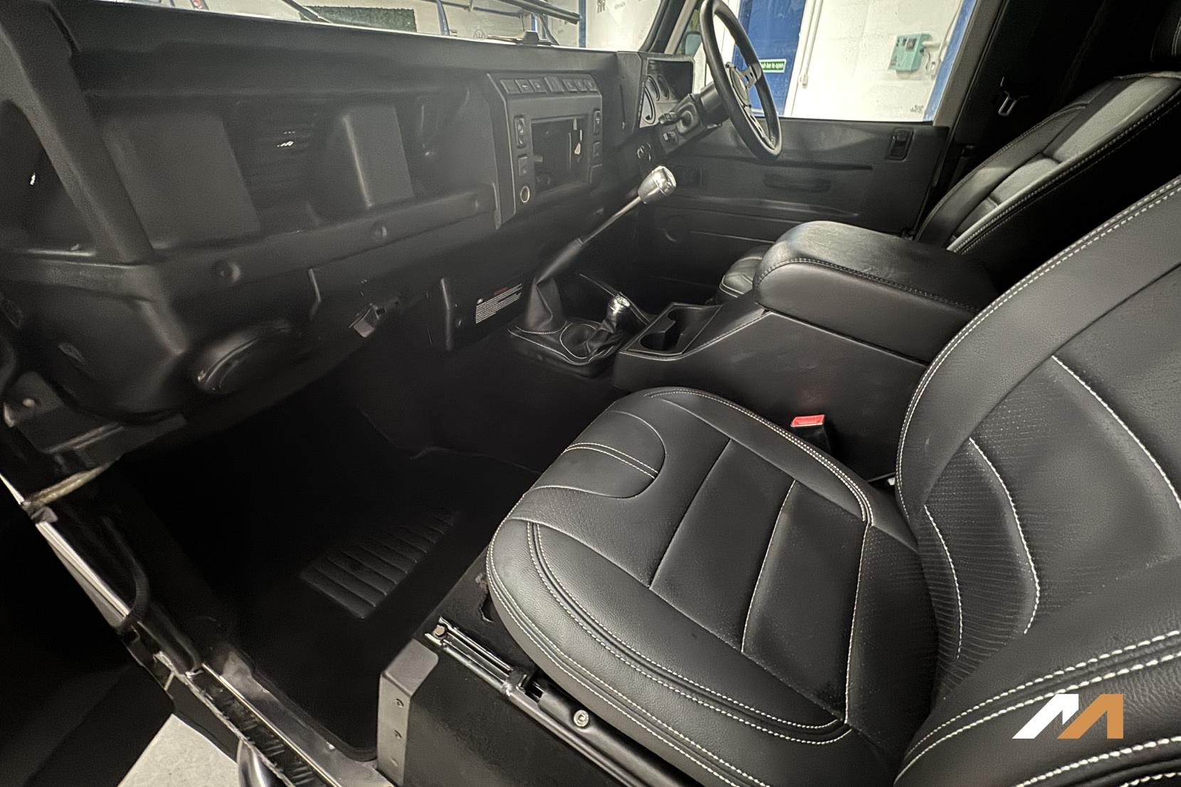 Land Rover Defender 90 2.5 TD5 County Hard Top SUV 3dr Diesel Manual SWB (282 g/km, 120 bhp)