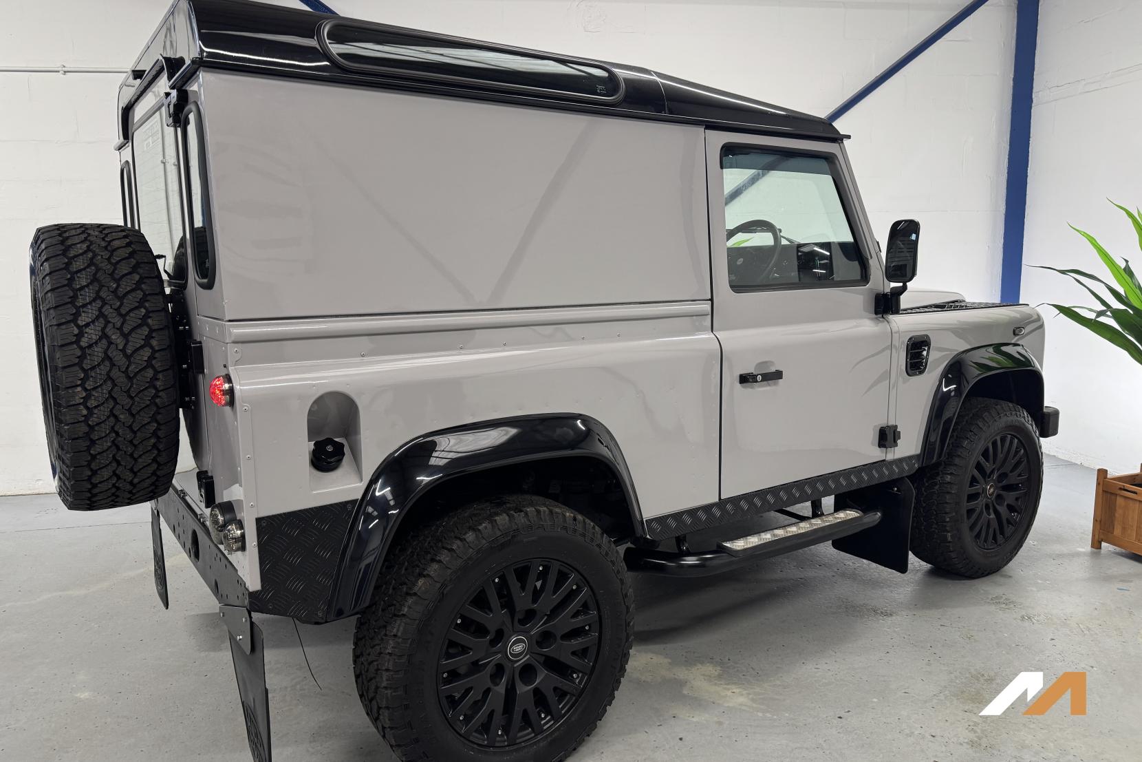 Land Rover Defender 90 2.5 TD5 County Hard Top SUV 3dr Diesel Manual SWB (282 g/km, 120 bhp)