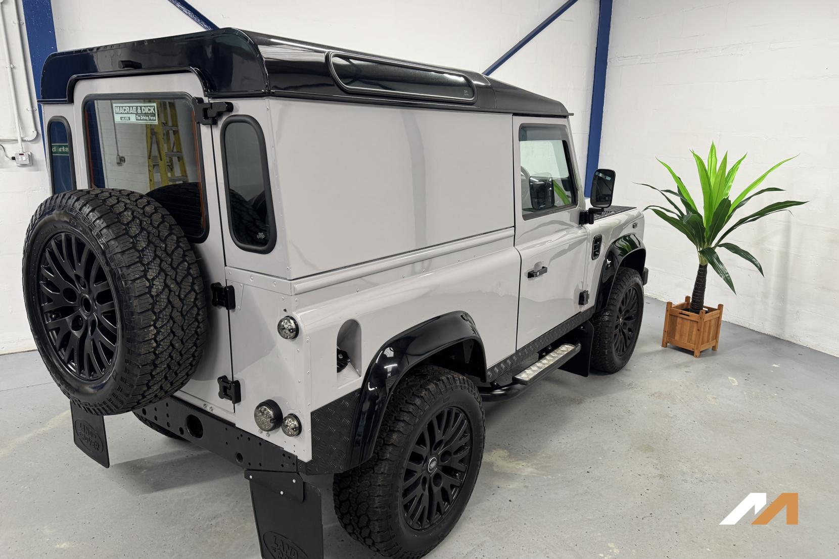 Land Rover Defender 90 2.5 TD5 County Hard Top SUV 3dr Diesel Manual SWB (282 g/km, 120 bhp)