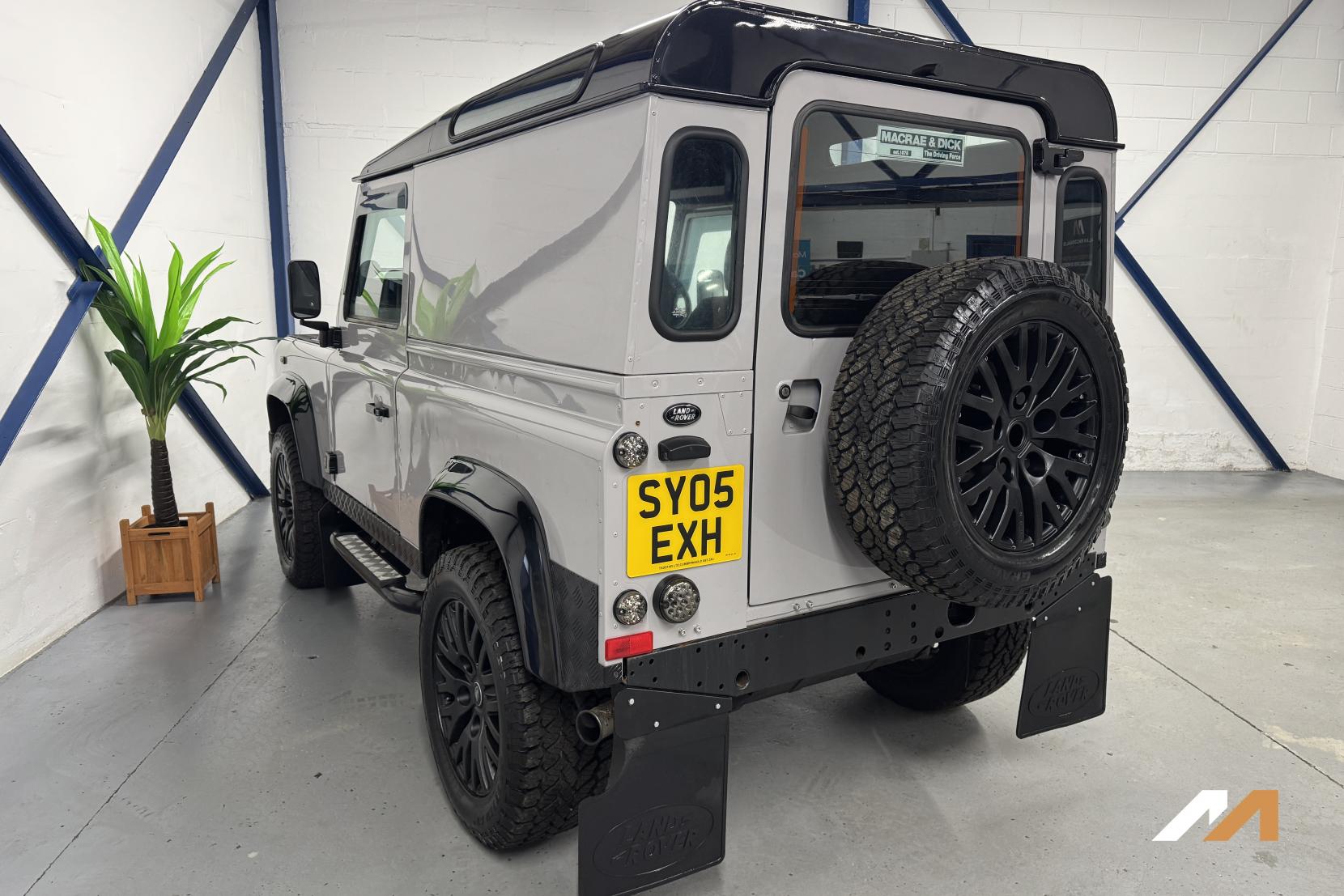 Land Rover Defender 90 2.5 TD5 County Hard Top SUV 3dr Diesel Manual SWB (282 g/km, 120 bhp)