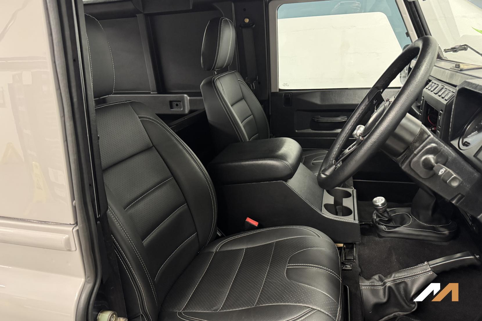 Land Rover Defender 90 2.5 TD5 County Hard Top SUV 3dr Diesel Manual SWB (282 g/km, 120 bhp)