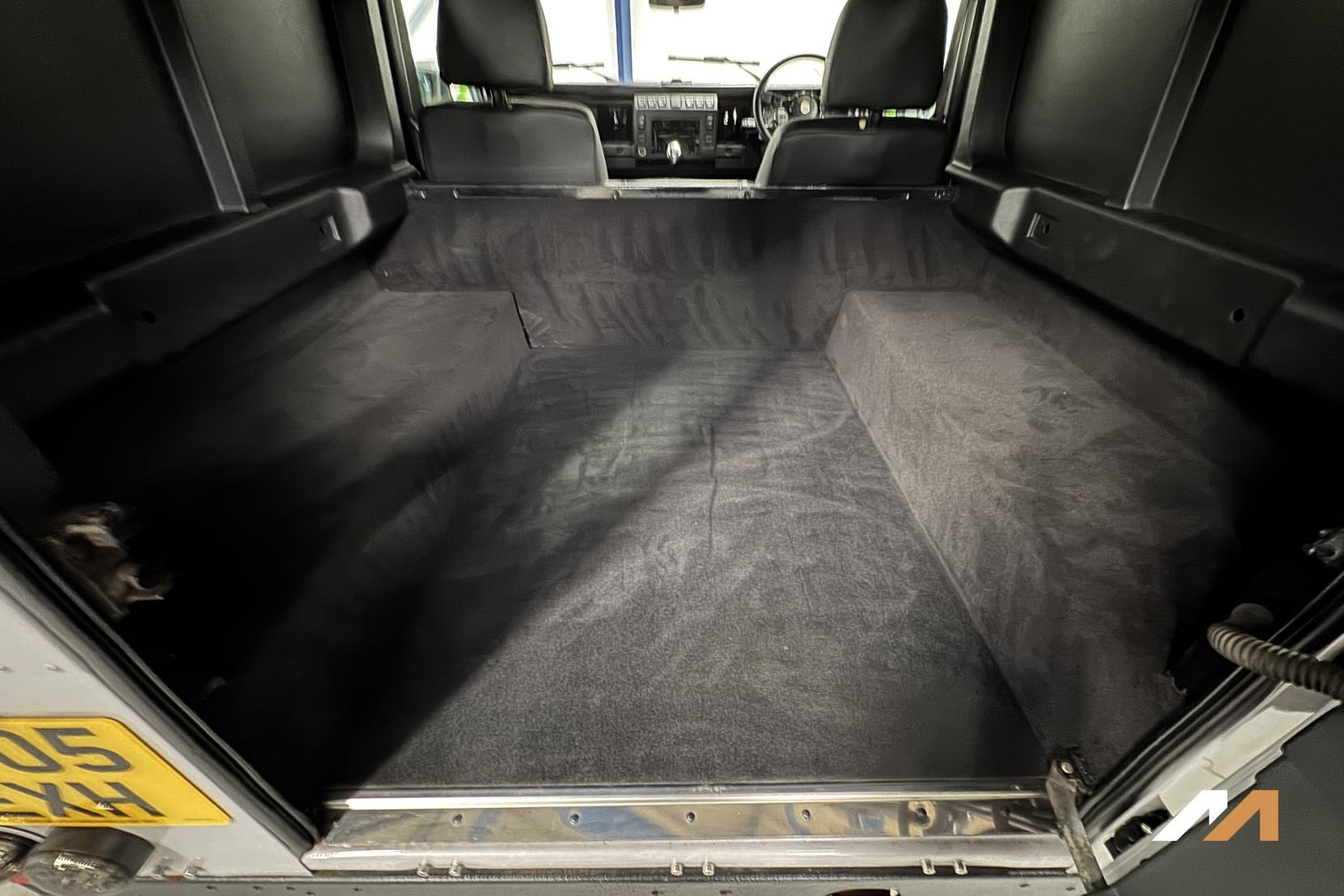 Land Rover Defender 90 2.5 TD5 County Hard Top SUV 3dr Diesel Manual SWB (282 g/km, 120 bhp)