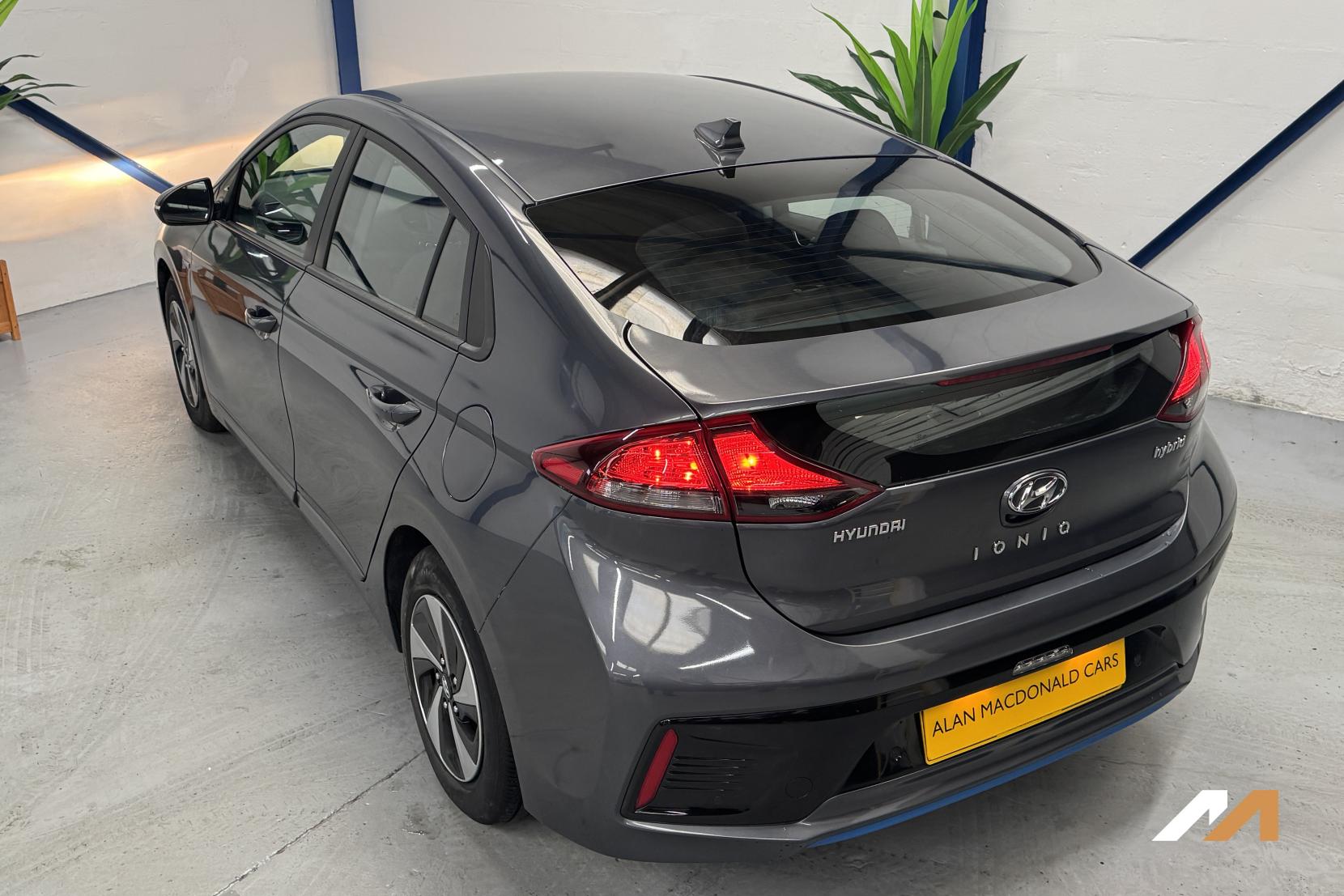 Hyundai IONIQ 1.6 h-GDi GPF SE Hatchback 5dr Petrol Hybrid DCT Euro 6 (s/s) (141 ps)