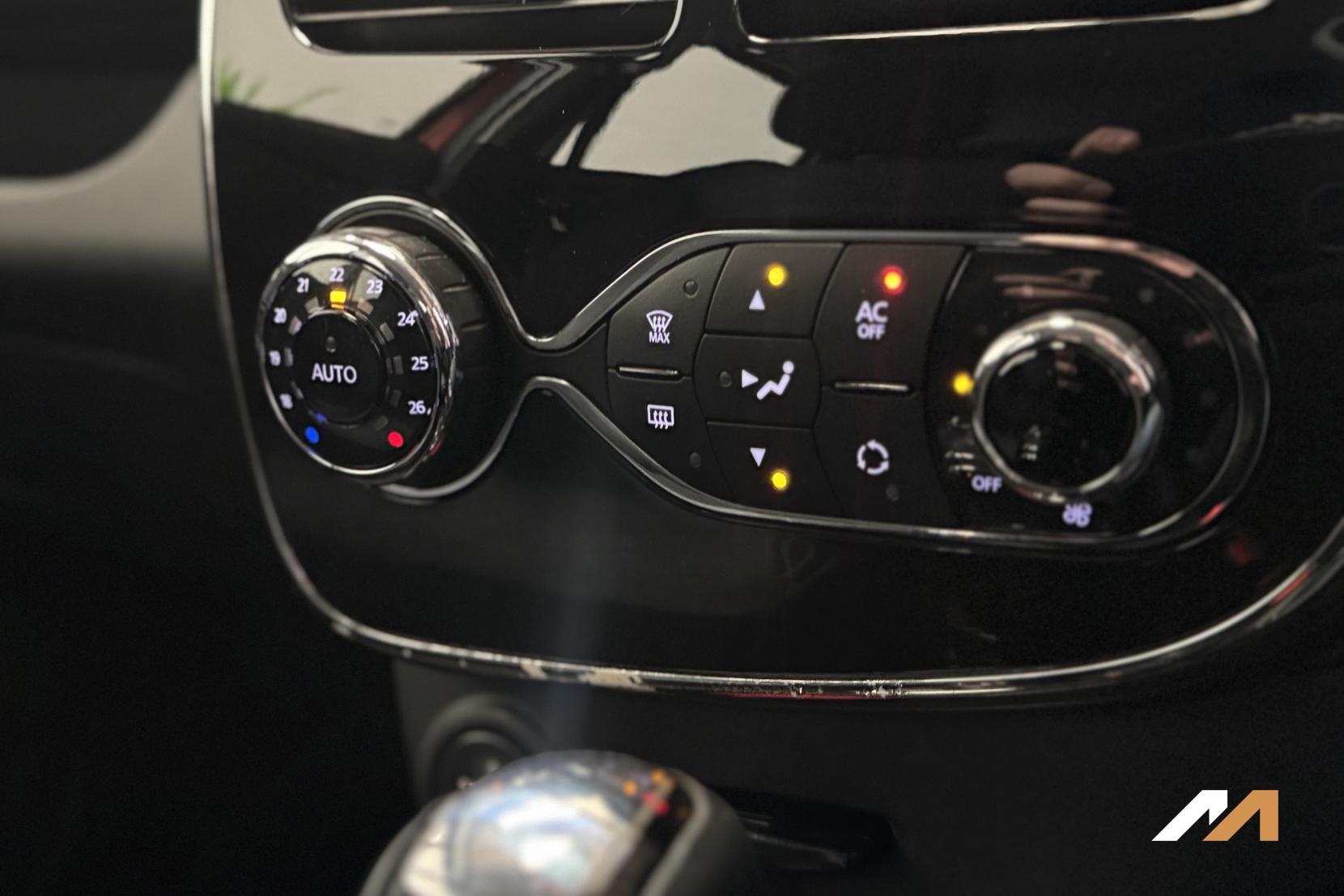 Renault Clio 1.5 dCi Dynamique S MediaNav Hatchback 5dr Diesel EDC Euro 5 (90 ps)