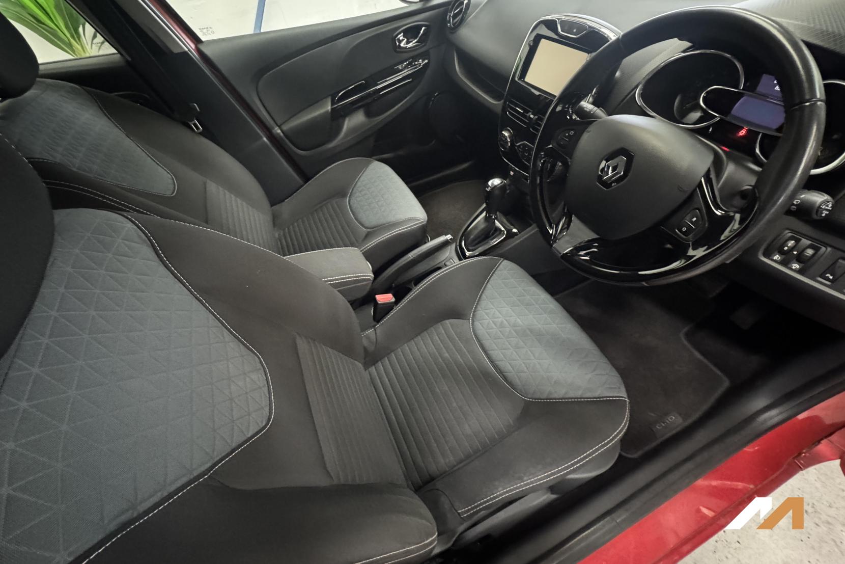 Renault Clio 1.5 dCi Dynamique S MediaNav Hatchback 5dr Diesel EDC Euro 5 (90 ps)