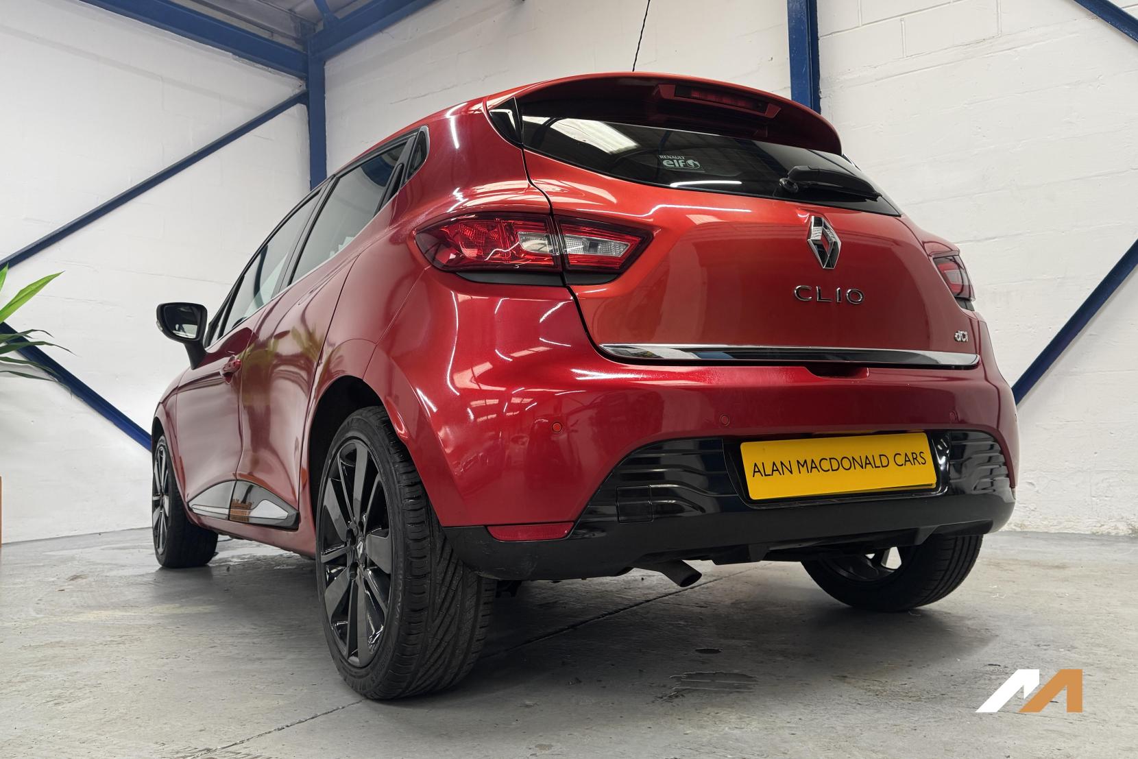 Renault Clio 1.5 dCi Dynamique S MediaNav Hatchback 5dr Diesel EDC Euro 5 (90 ps)