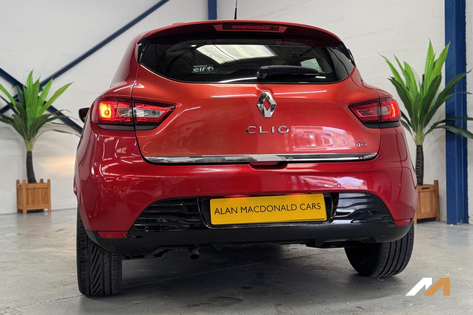 Renault Clio 1.5 dCi Dynamique S MediaNav Hatchback 5dr Diesel EDC Euro 5 (90 ps)