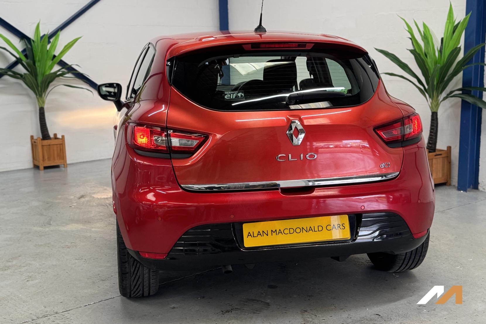 Renault Clio 1.5 dCi Dynamique S MediaNav Hatchback 5dr Diesel EDC Euro 5 (90 ps)