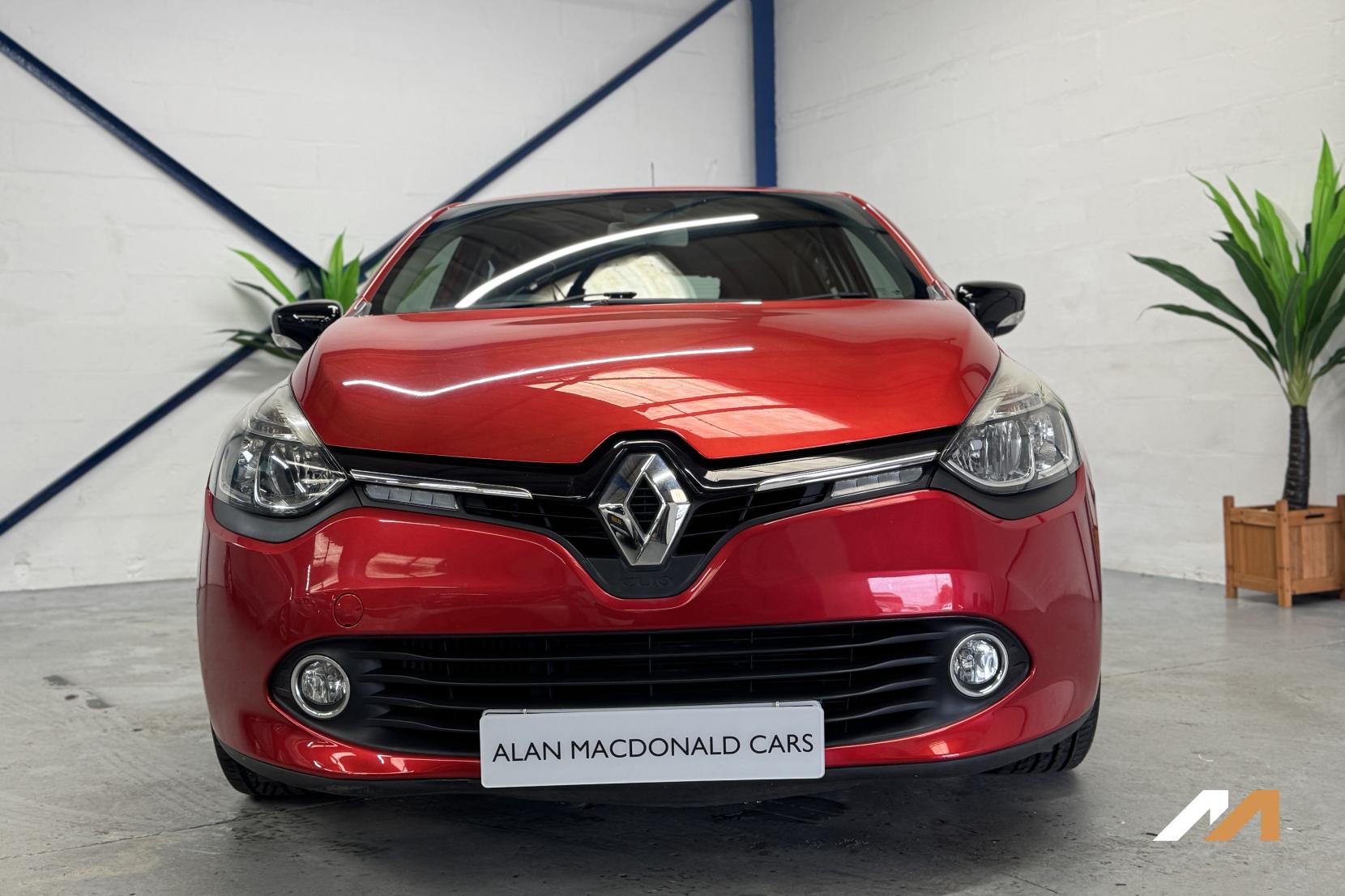 Renault Clio 1.5 dCi Dynamique S MediaNav Hatchback 5dr Diesel EDC Euro 5 (90 ps)