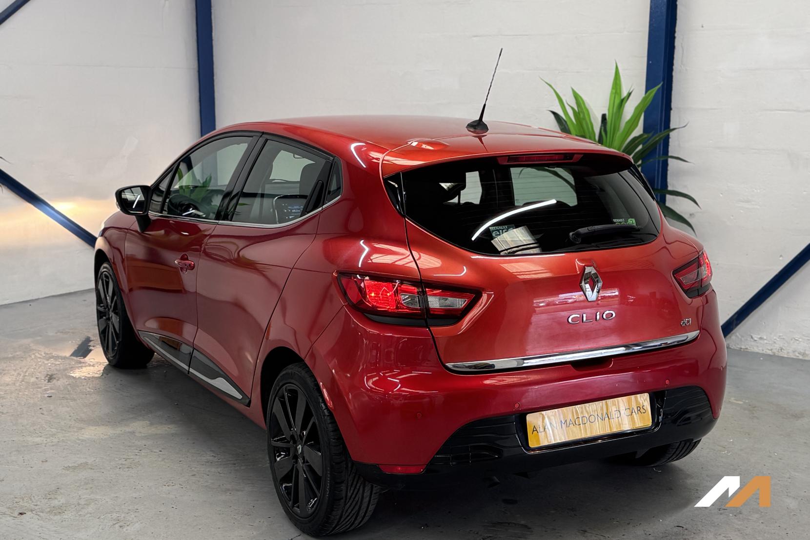 Renault Clio 1.5 dCi Dynamique S MediaNav Hatchback 5dr Diesel EDC Euro 5 (90 ps)