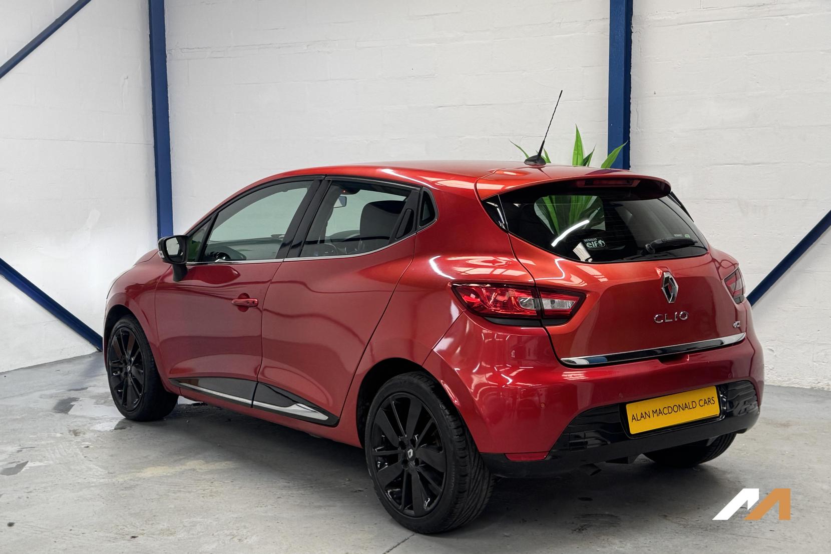 Renault Clio 1.5 dCi Dynamique S MediaNav Hatchback 5dr Diesel EDC Euro 5 (90 ps)