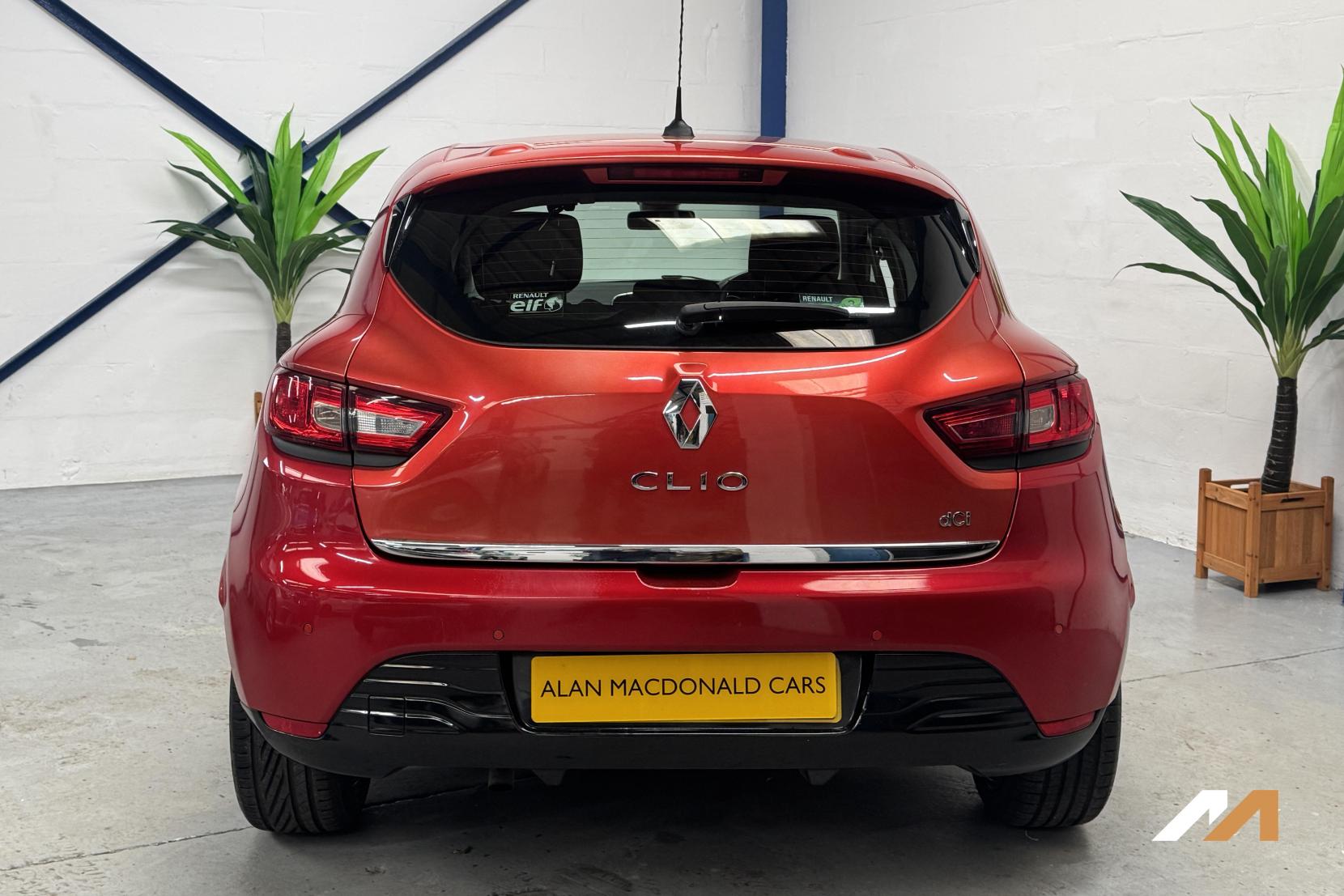 Renault Clio 1.5 dCi Dynamique S MediaNav Hatchback 5dr Diesel EDC Euro 5 (90 ps)