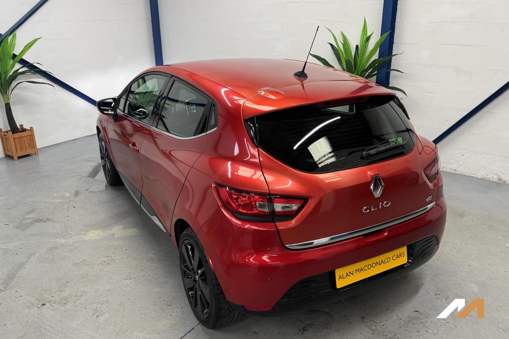 Renault Clio 1.5 dCi Dynamique S MediaNav Hatchback 5dr Diesel EDC Euro 5 (90 ps)