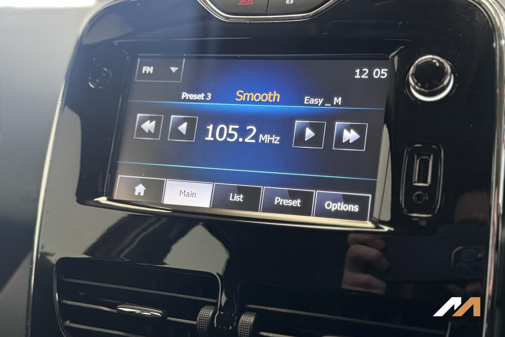 Renault Clio 1.5 dCi Dynamique S MediaNav Hatchback 5dr Diesel EDC Euro 5 (90 ps)