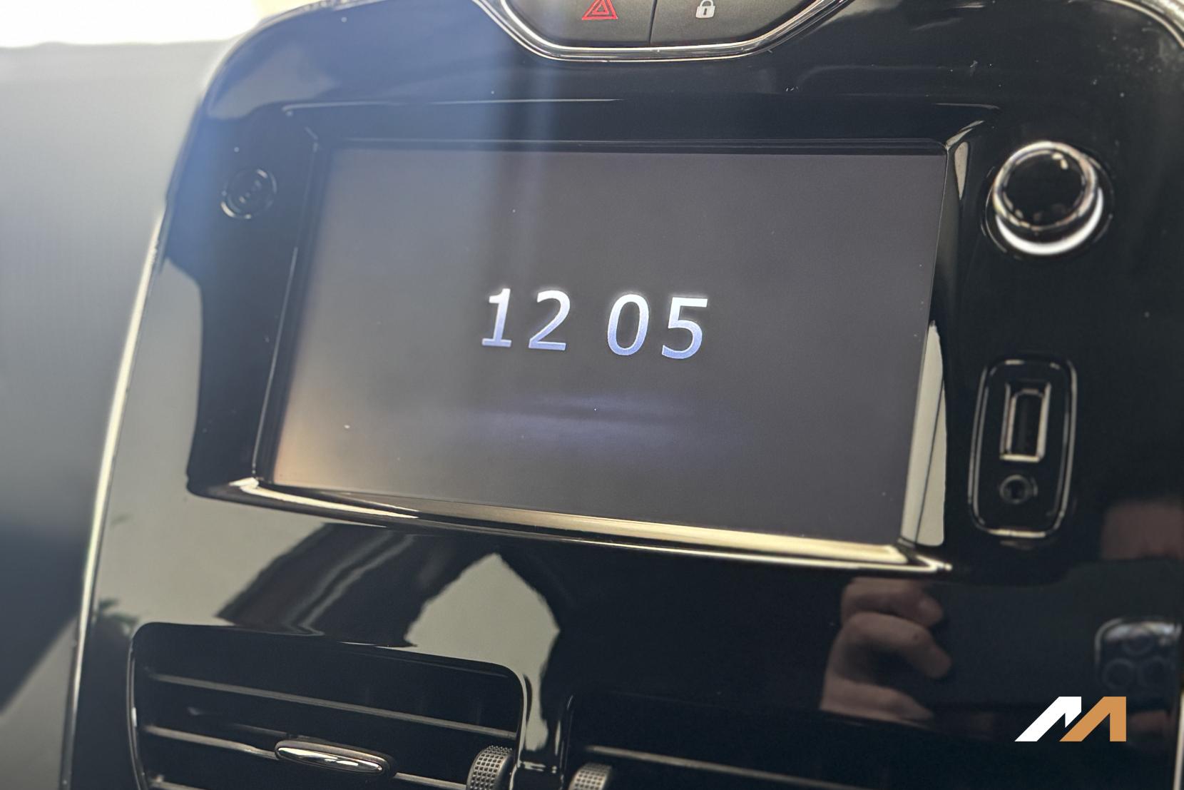 Renault Clio 1.5 dCi Dynamique S MediaNav Hatchback 5dr Diesel EDC Euro 5 (90 ps)