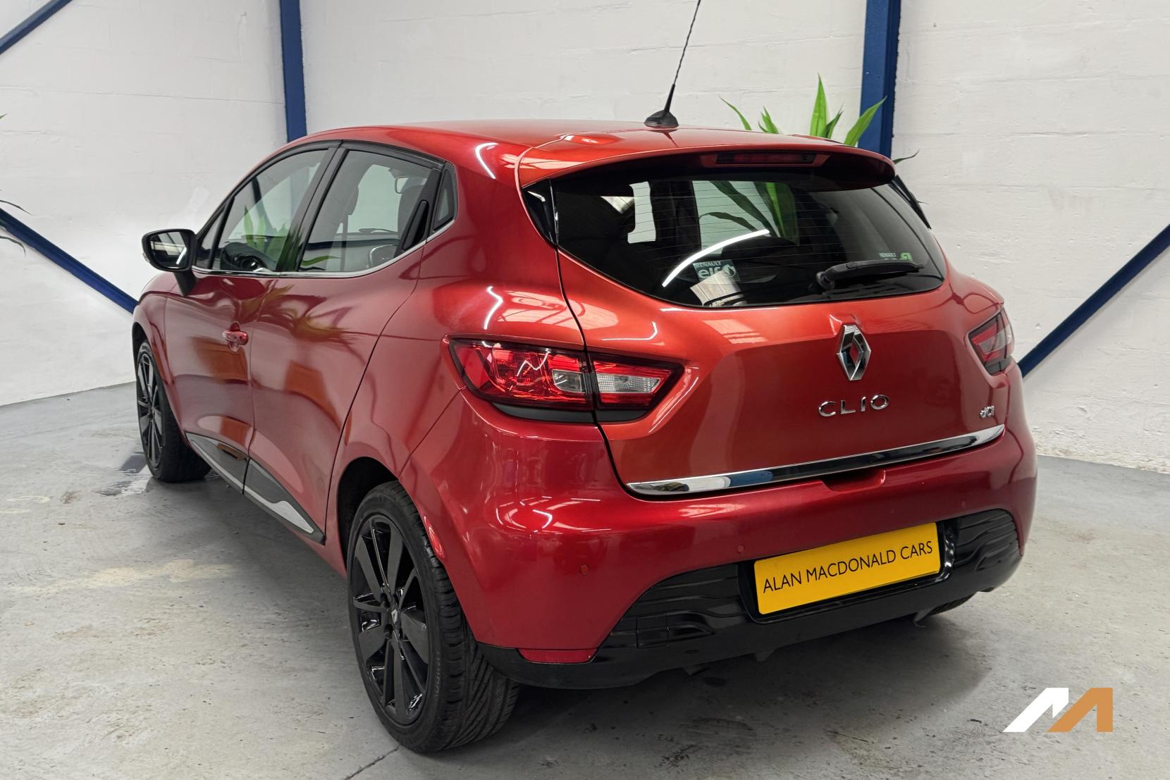 Renault Clio 1.5 dCi Dynamique S MediaNav Hatchback 5dr Diesel EDC Euro 5 (90 ps)