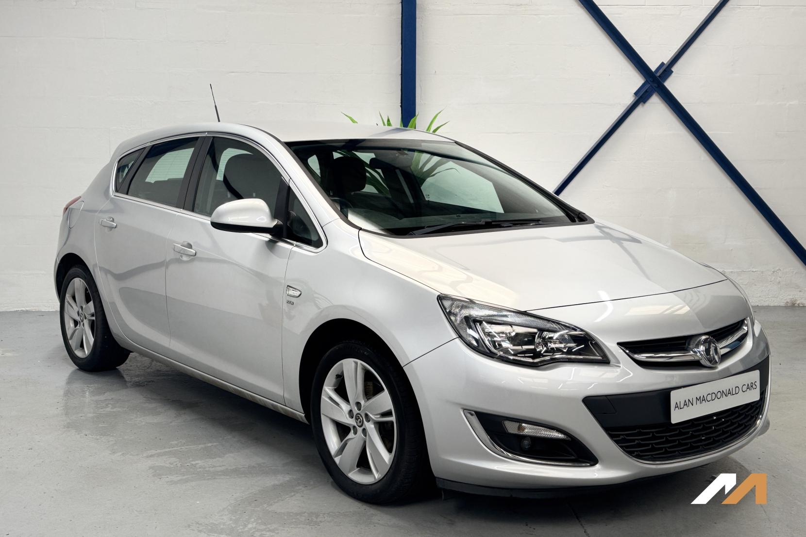 Vauxhall Astra 1.4i Turbo SRi Hatchback 5dr Petrol Manual Euro 6 (140 ps)