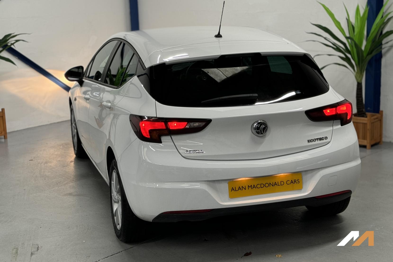 Vauxhall Astra 1.6 CDTi ecoTEC BlueInjection Design Hatchback 5dr Diesel Manual Euro 6 (s/s) (110 ps)