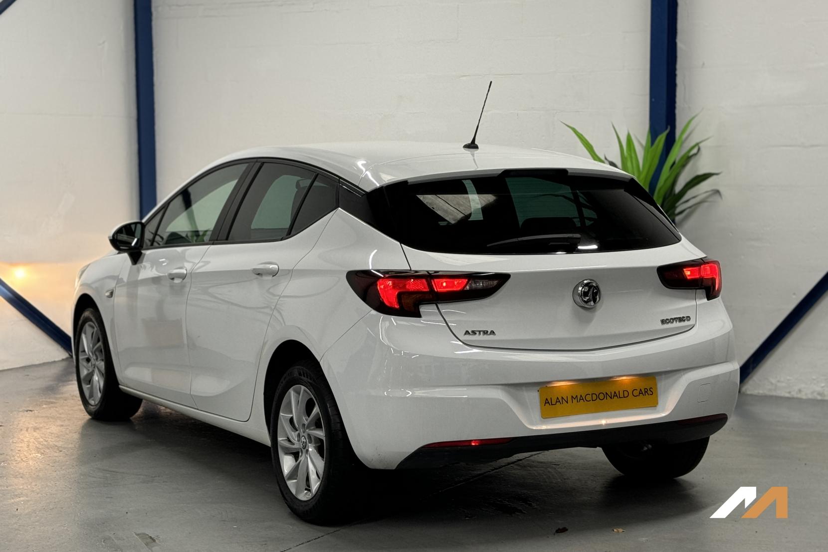 Vauxhall Astra 1.6 CDTi ecoTEC BlueInjection Design Hatchback 5dr Diesel Manual Euro 6 (s/s) (110 ps)