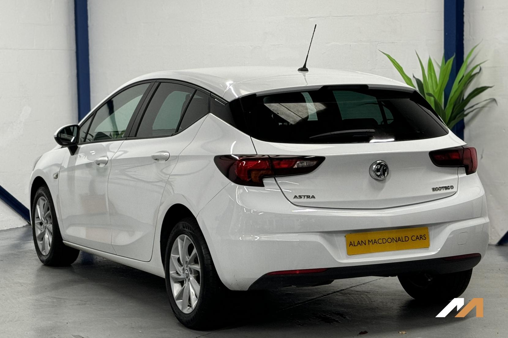 Vauxhall Astra 1.6 CDTi ecoTEC BlueInjection Design Hatchback 5dr Diesel Manual Euro 6 (s/s) (110 ps)