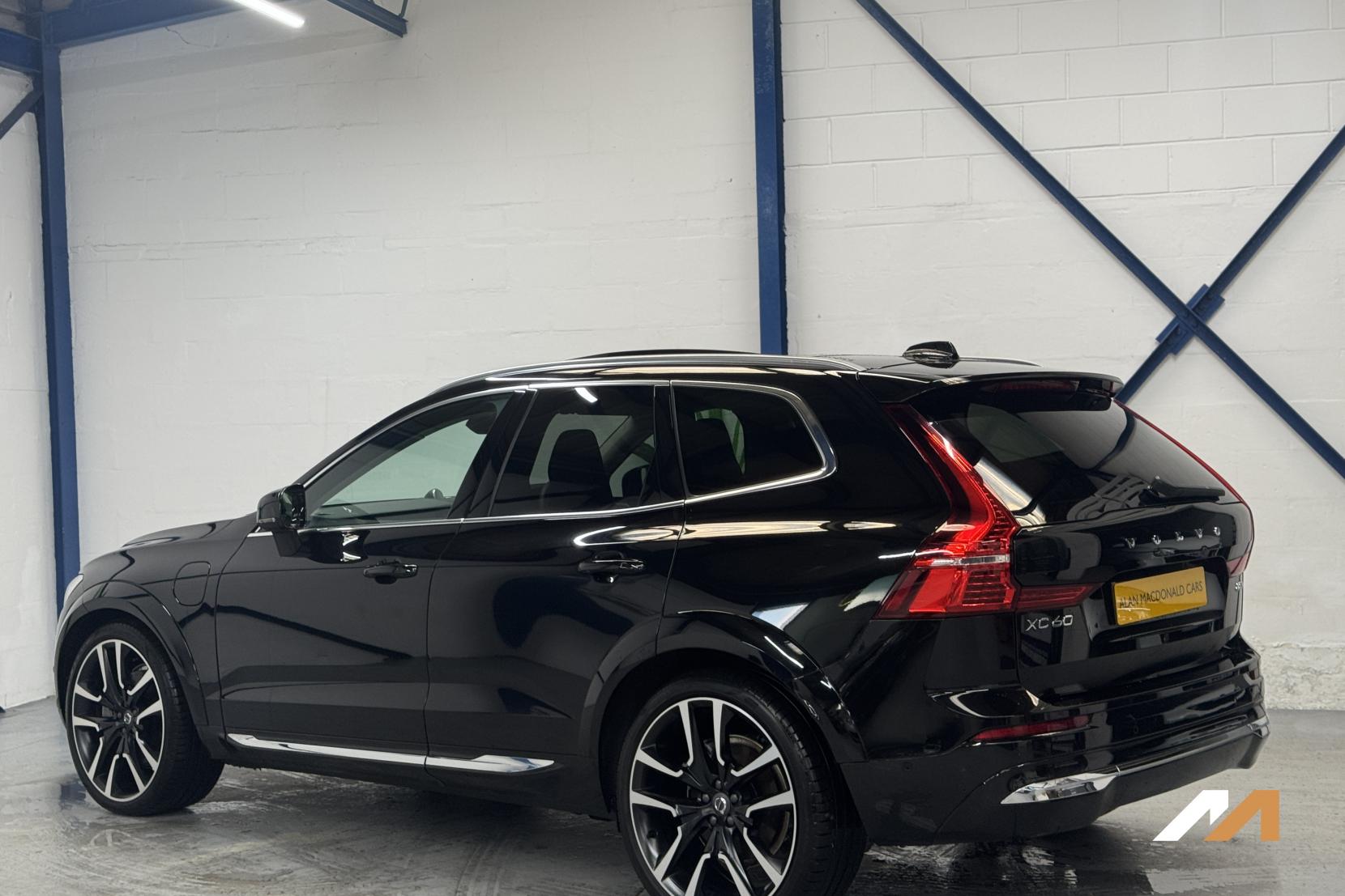 Volvo XC60 2.0h T8 18.8kWh Ultra Bright SUV 5dr Petrol Plug-in Hybrid Auto AWD Euro 6 (s/s) (455 ps)