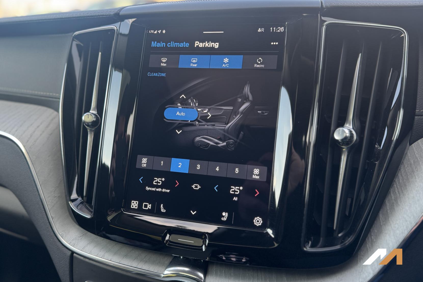 Volvo XC60 2.0h T8 18.8kWh Ultra Bright SUV 5dr Petrol Plug-in Hybrid Auto AWD Euro 6 (s/s) (455 ps)