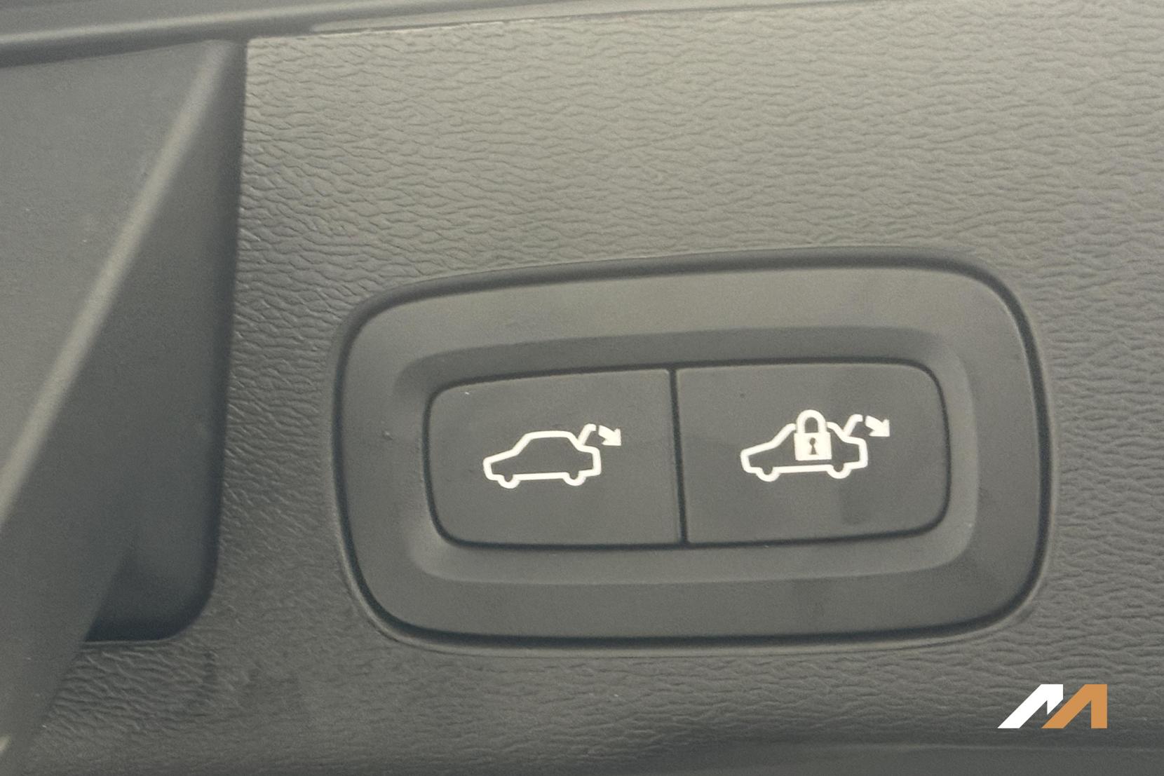 Volvo XC60 2.0h T8 18.8kWh Ultra Bright SUV 5dr Petrol Plug-in Hybrid Auto AWD Euro 6 (s/s) (455 ps)