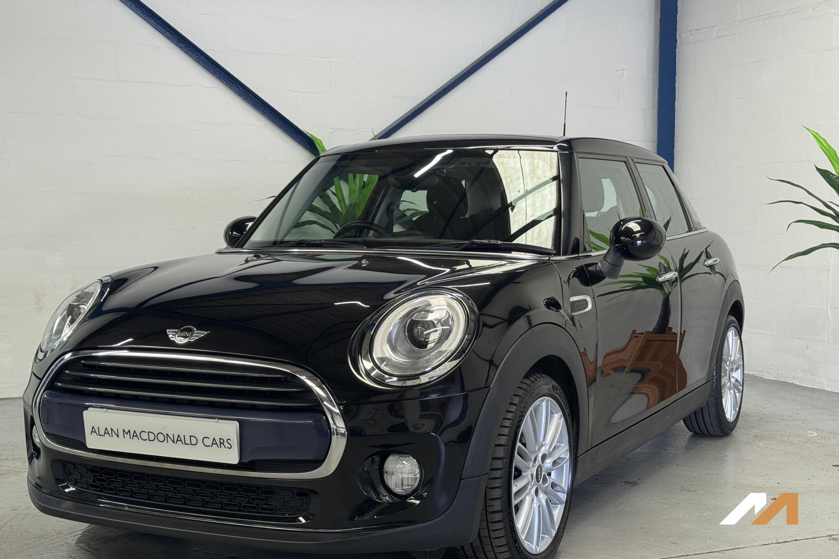 MINI Hatch 1.5 Cooper Hatchback 5dr Petrol Auto Euro 6 (s/s) (136 ps)