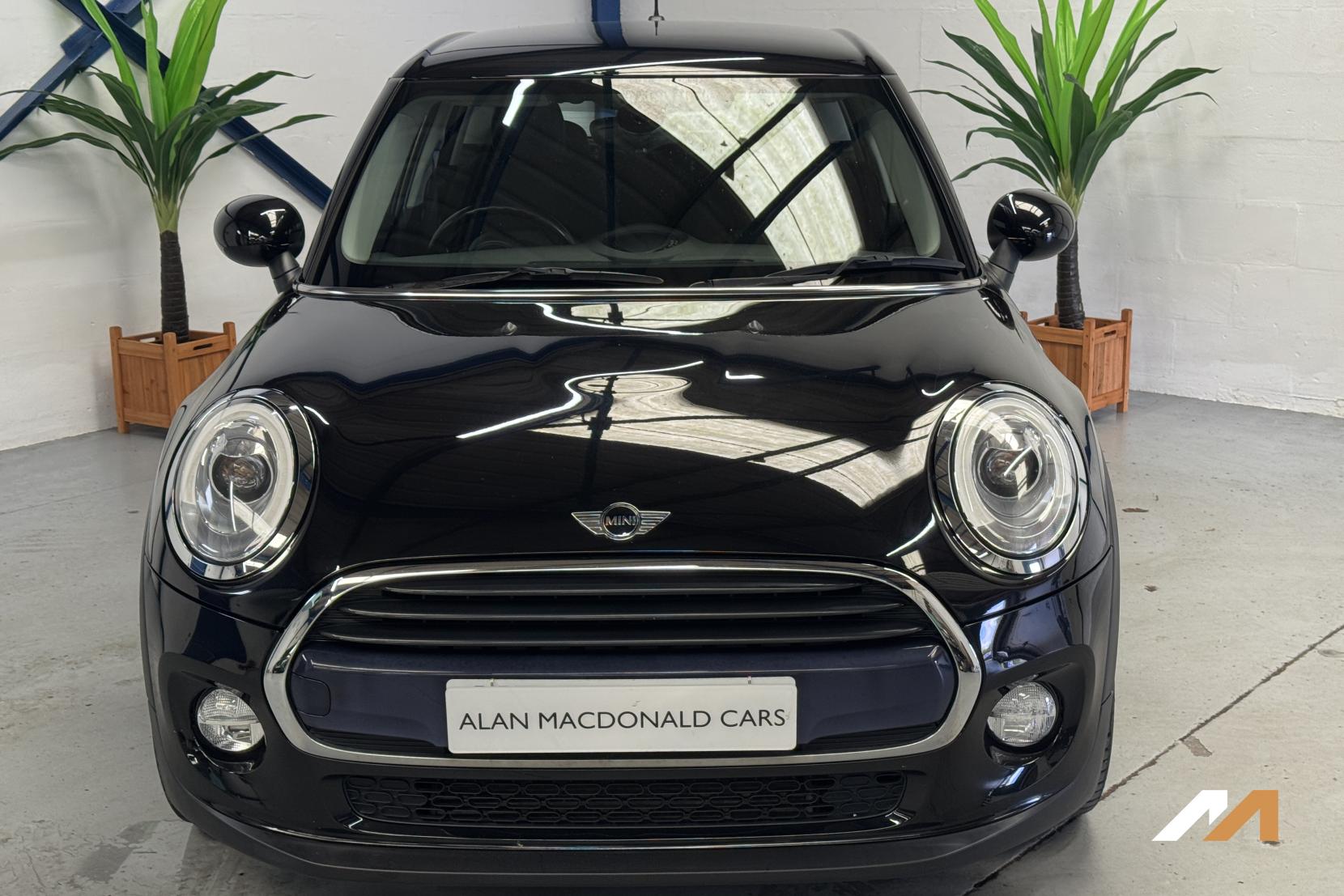 MINI Hatch 1.5 Cooper Hatchback 5dr Petrol Auto Euro 6 (s/s) (136 ps)