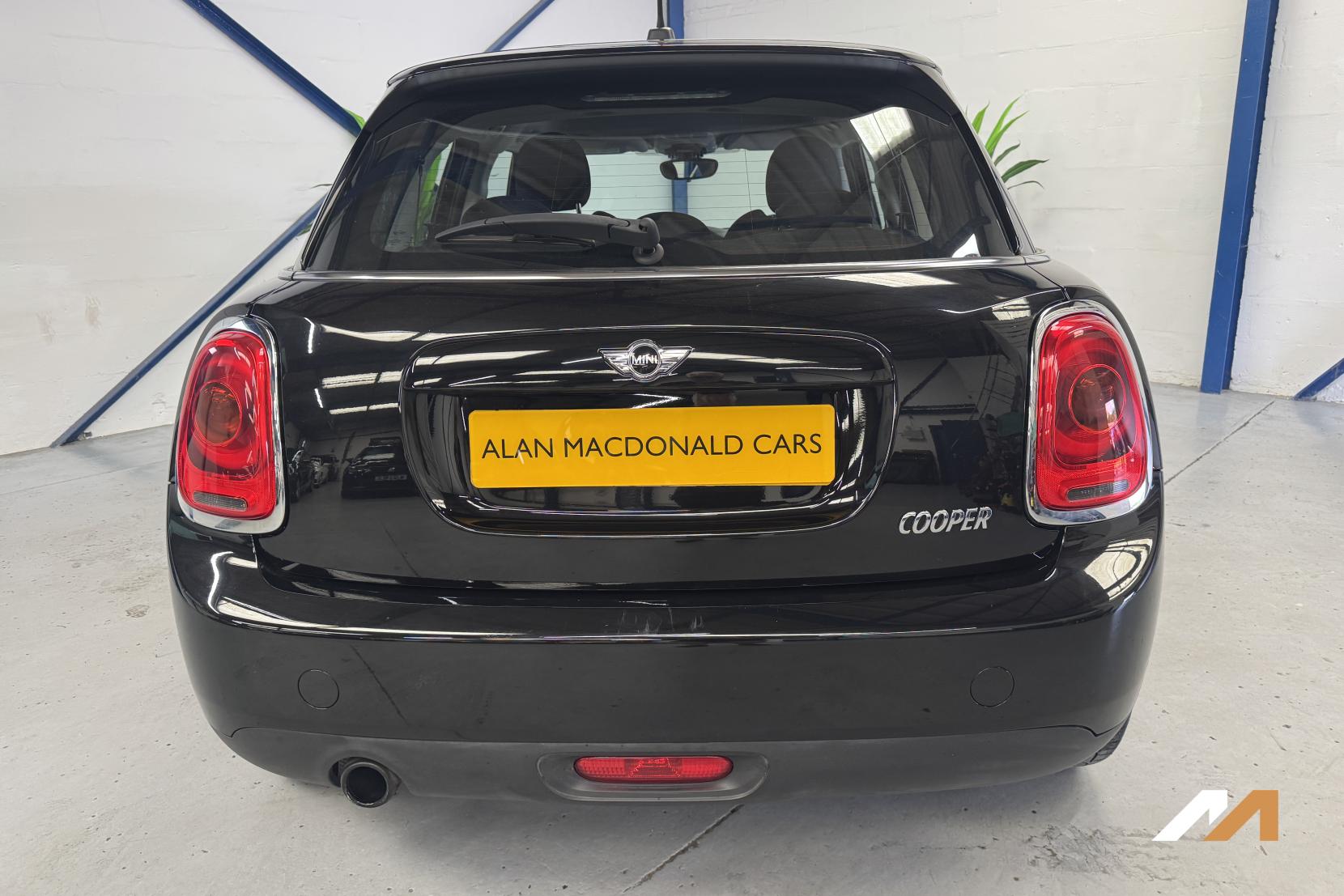MINI Hatch 1.5 Cooper Hatchback 5dr Petrol Auto Euro 6 (s/s) (136 ps)