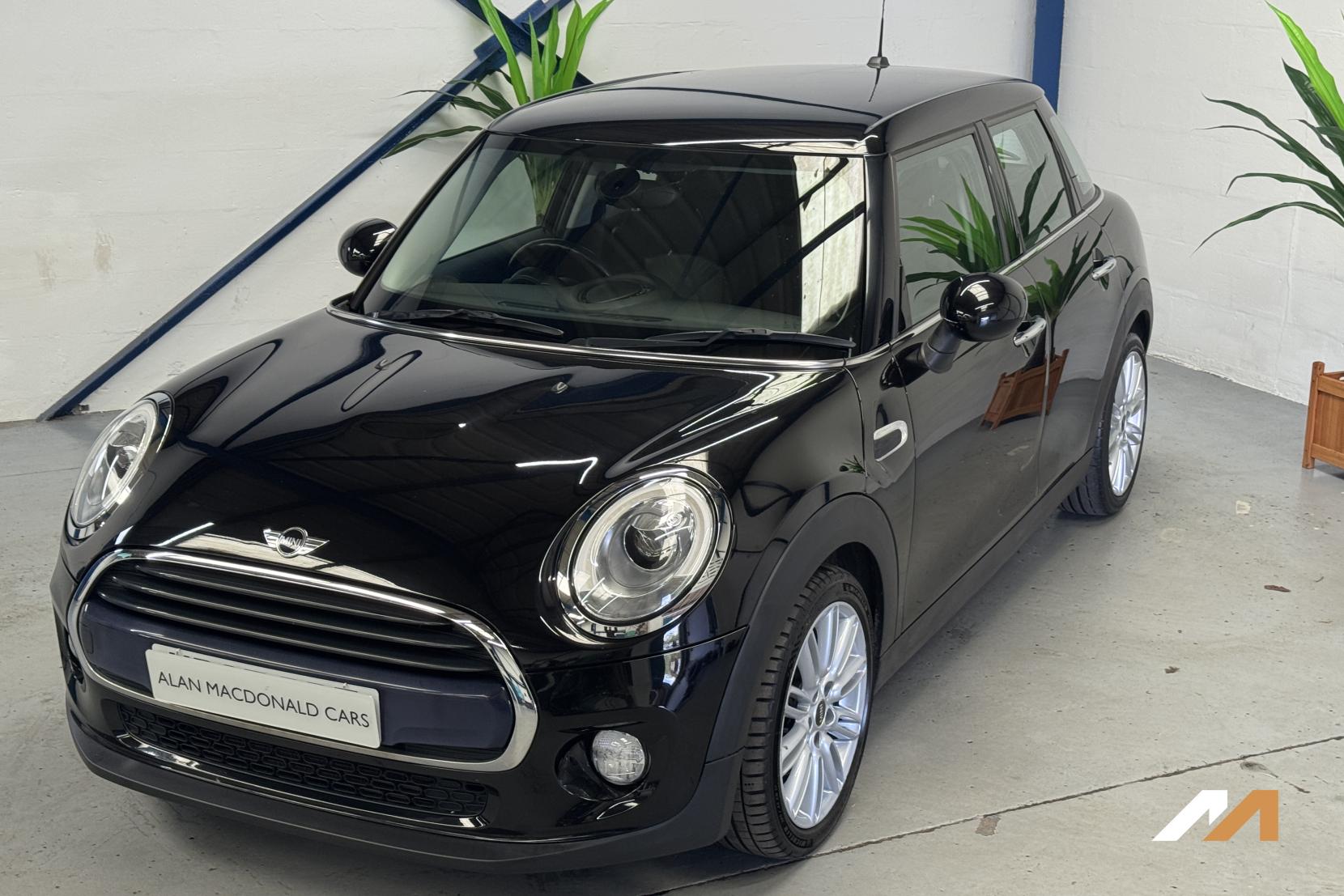 MINI Hatch 1.5 Cooper Hatchback 5dr Petrol Auto Euro 6 (s/s) (136 ps)