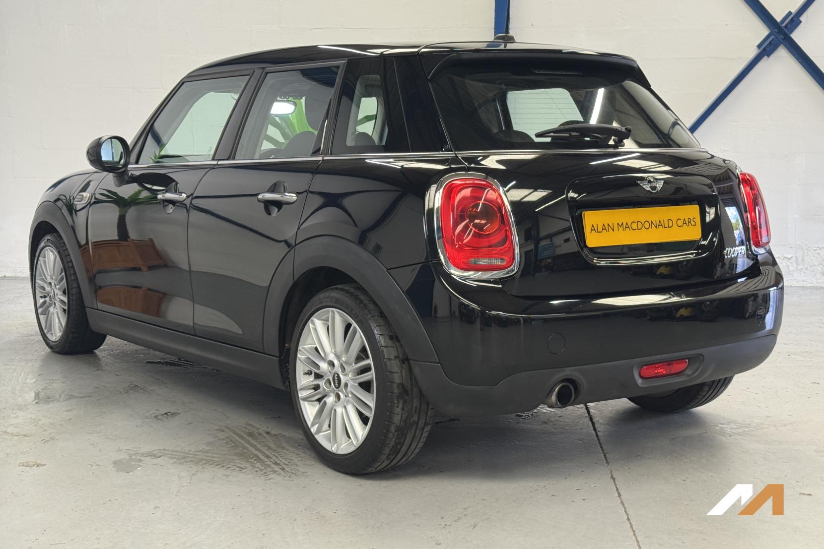 MINI Hatch 1.5 Cooper Hatchback 5dr Petrol Auto Euro 6 (s/s) (136 ps)