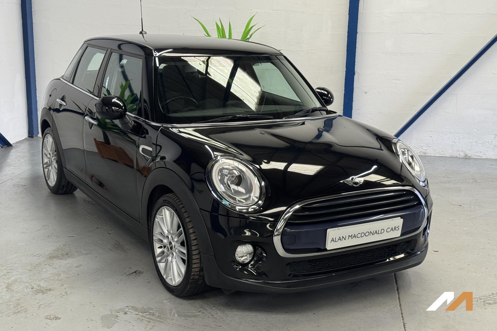 MINI Hatch 1.5 Cooper Hatchback 5dr Petrol Auto Euro 6 (s/s) (136 ps)